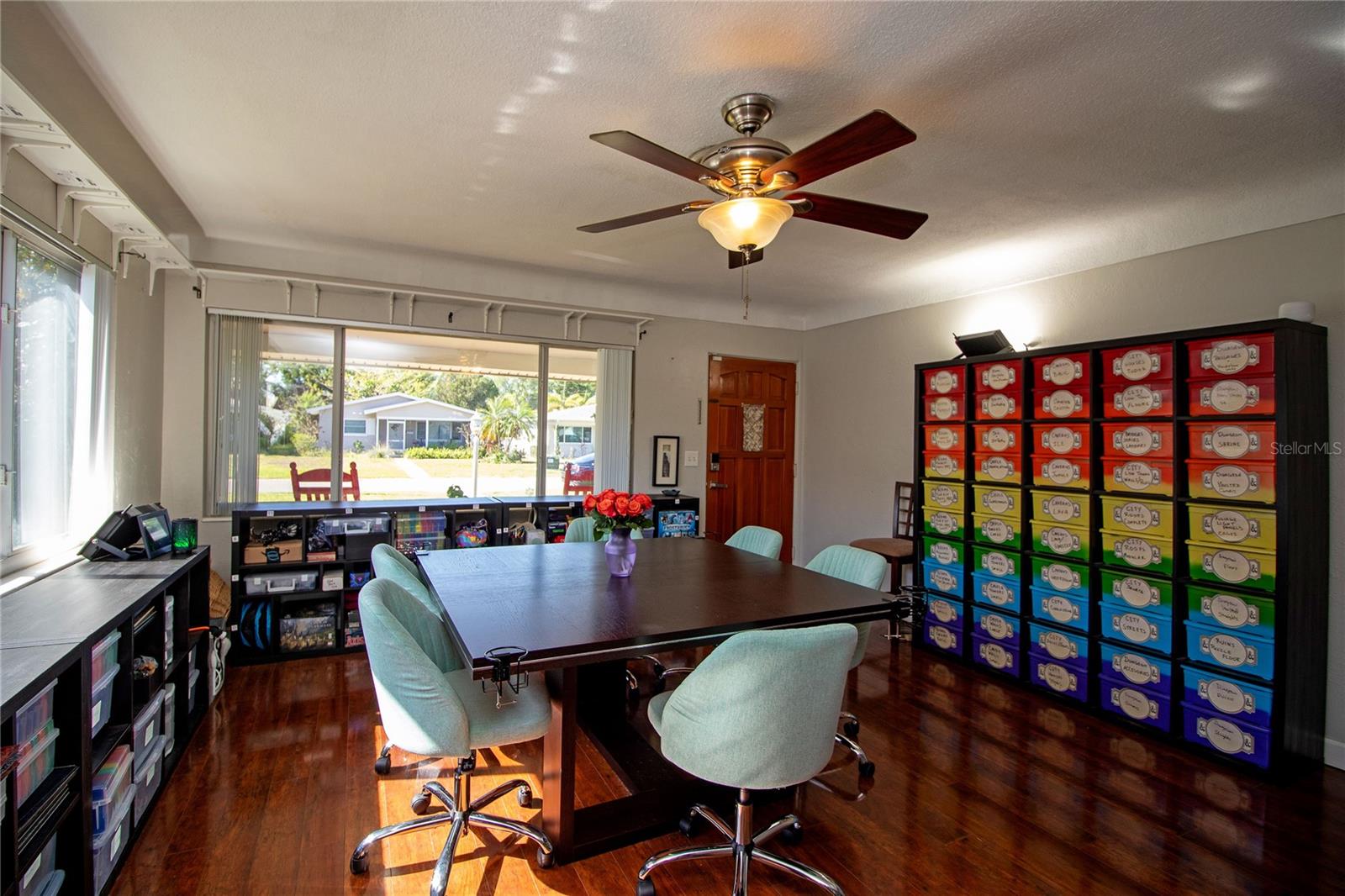 Light and bright living room.