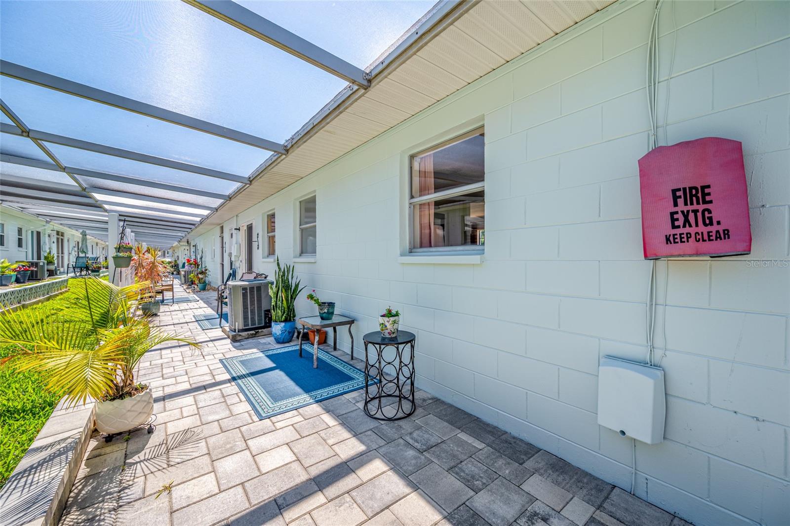 Fully screened lanai with pavers