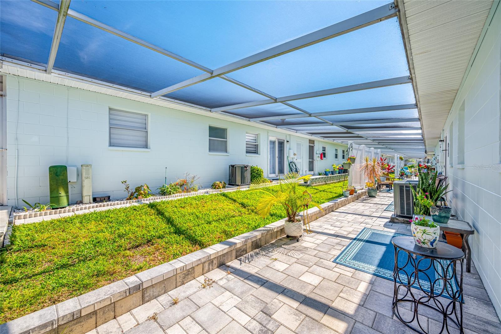 Fully screened lanai with pavers