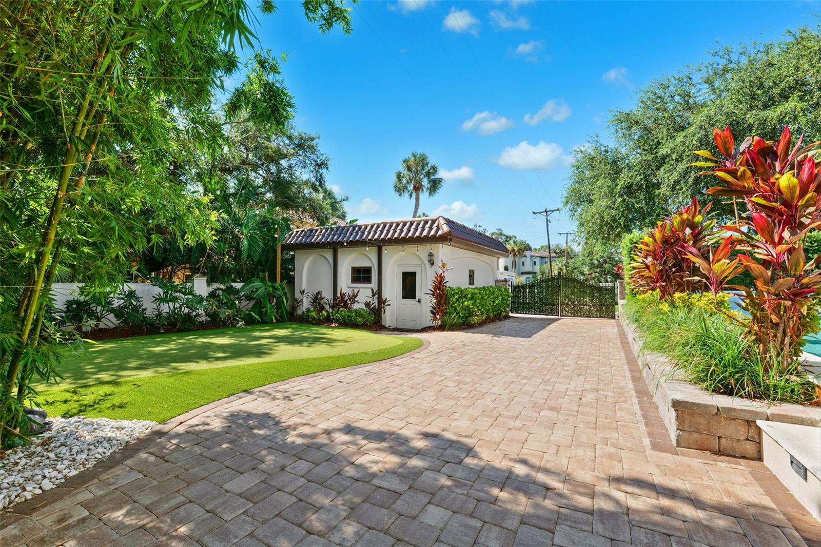 detached 2 car garage