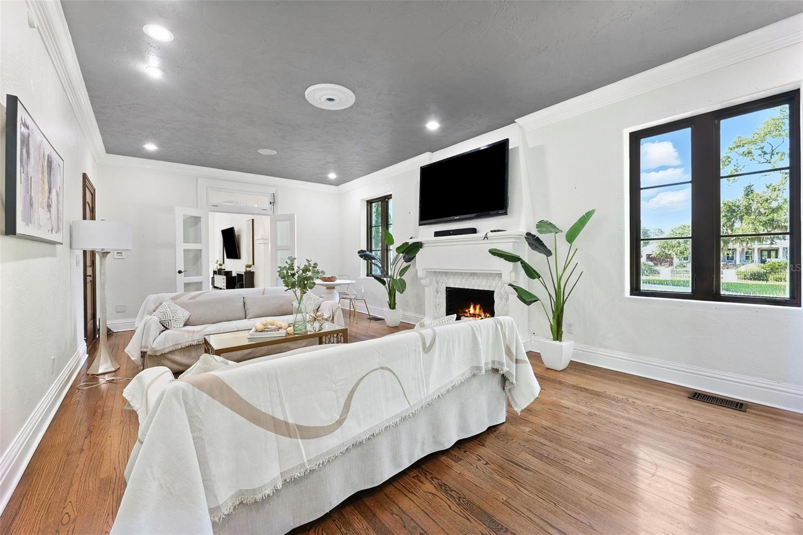 Formal Living Room/Den