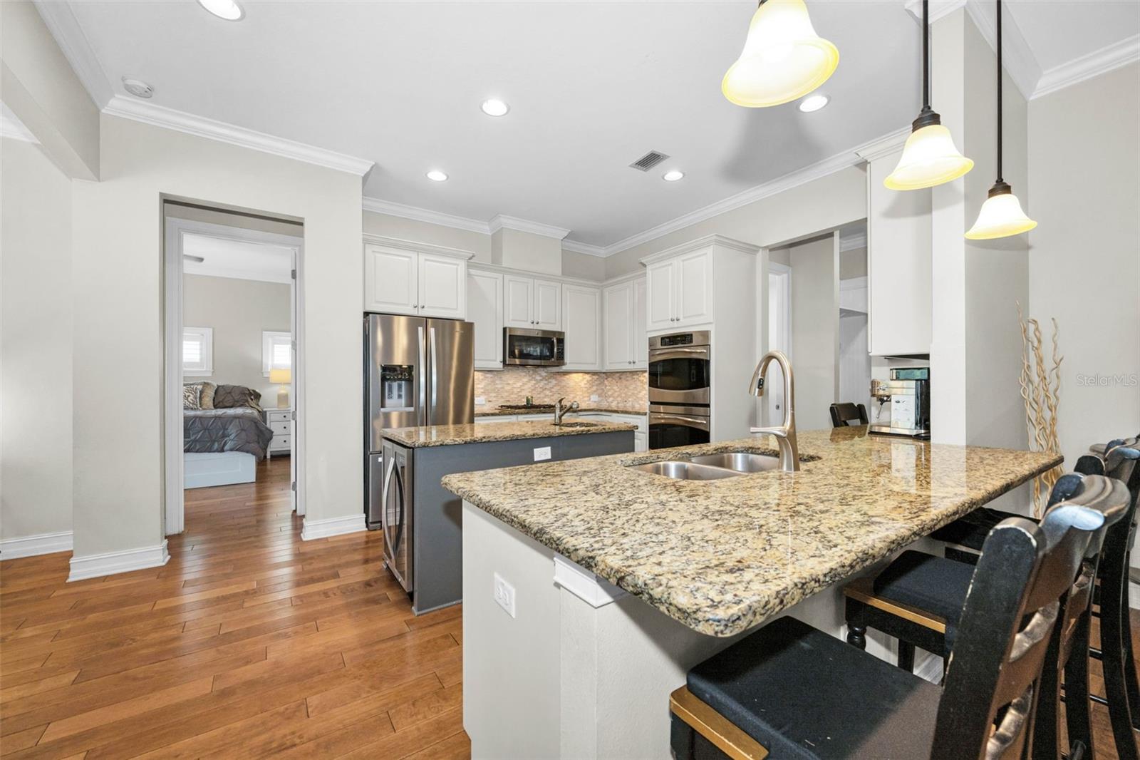 BREAKFAST BAR AND ISLAND