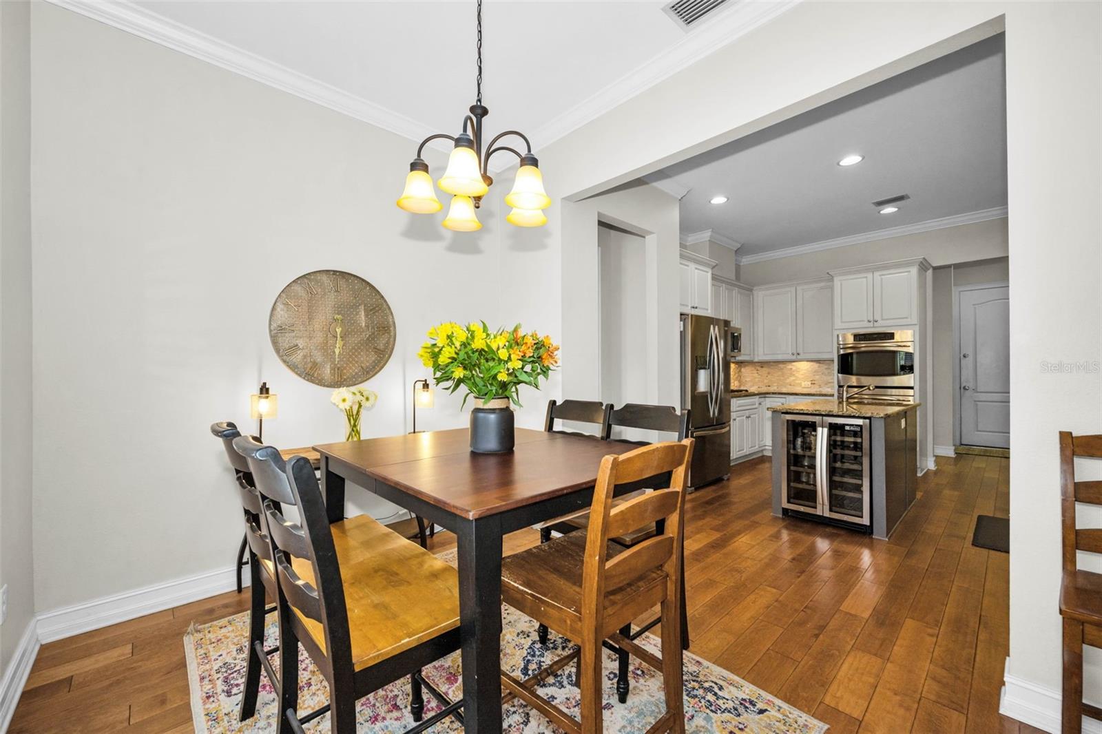 DINETTE LOOKING AT KITCHEN