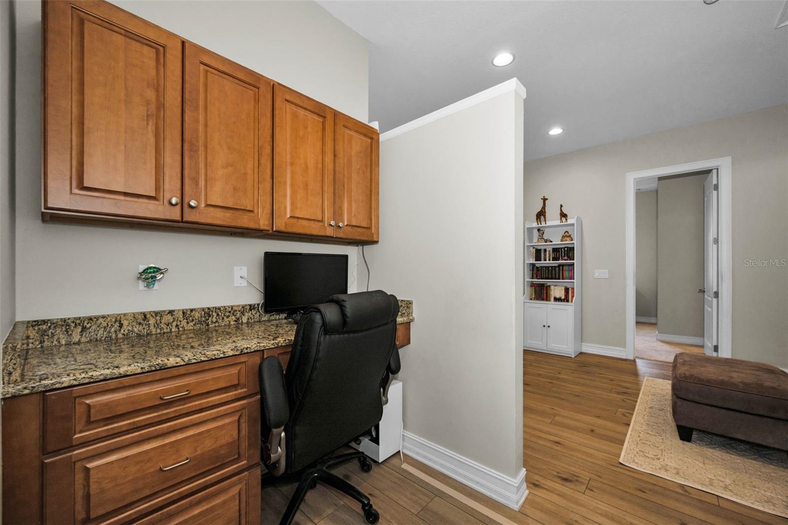 COMPUTER WORK STATION