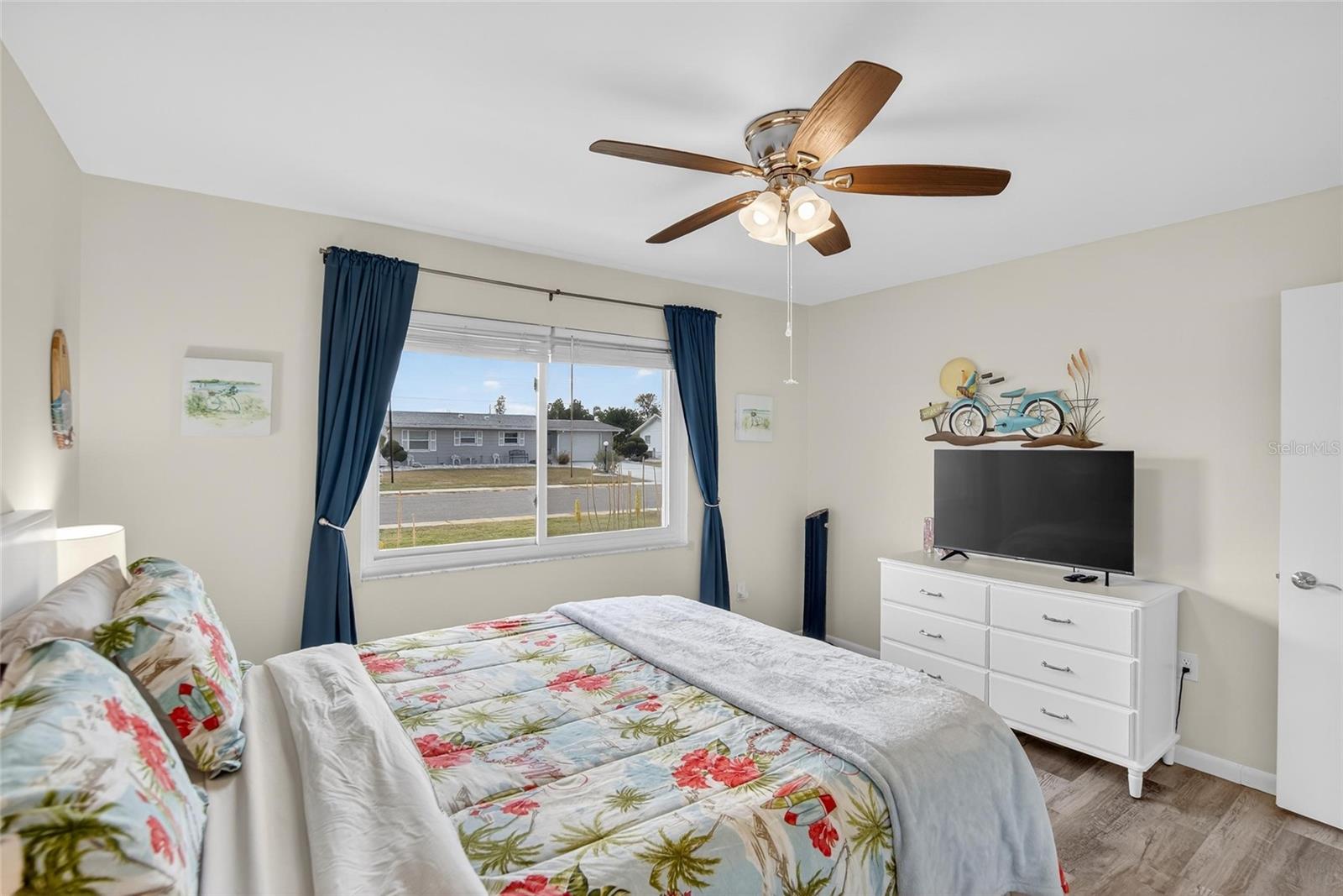 A large window in the guest room allows Florida sunshine into the room