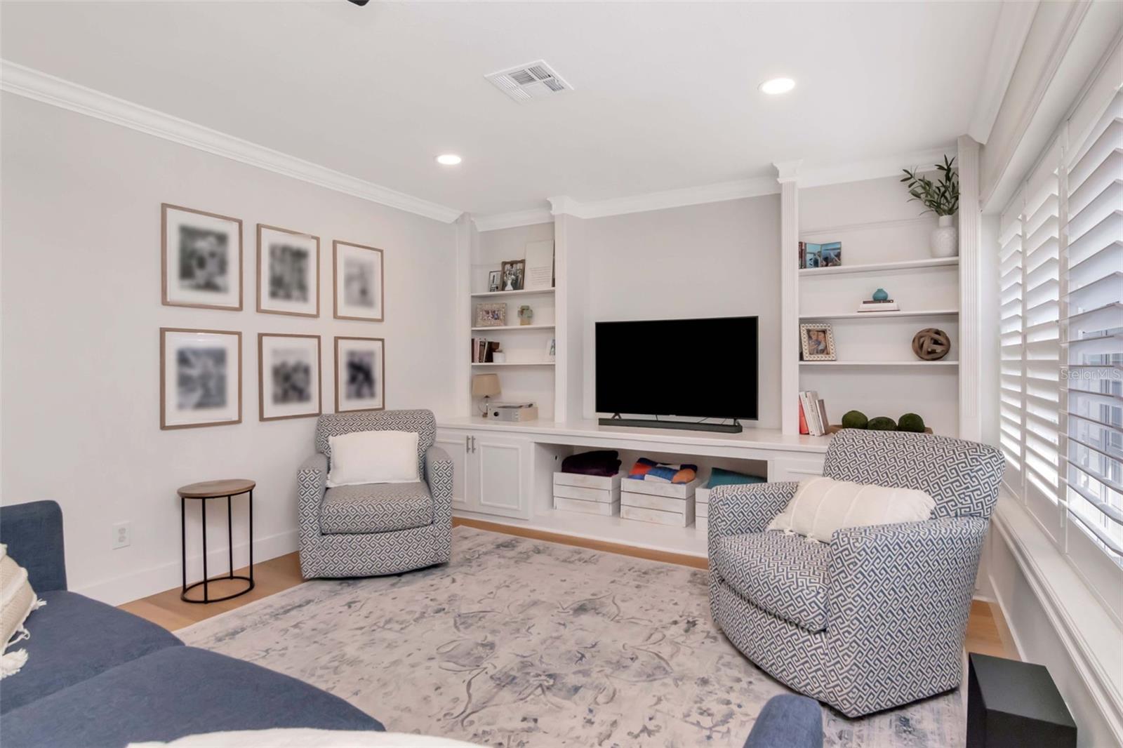 12 x24 with built in cabinetry & full bath.