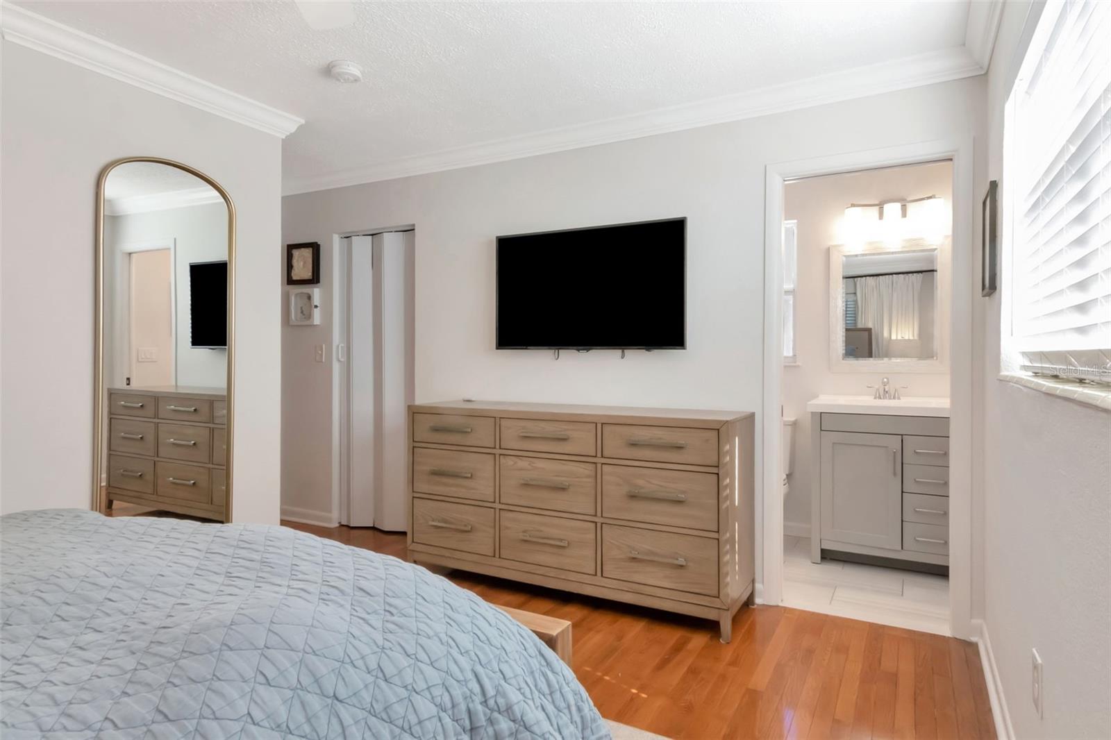 En suite bath and walk in closet