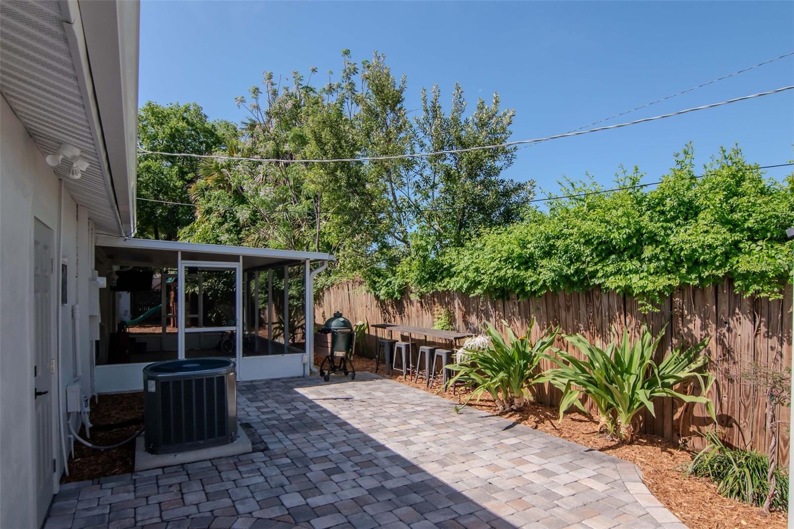 Screened lanai and room for entertaining