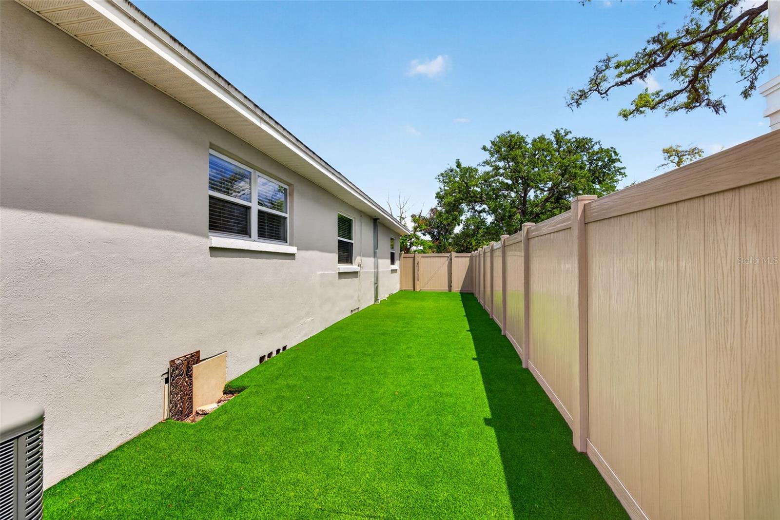 Artificial Turf Side Yard