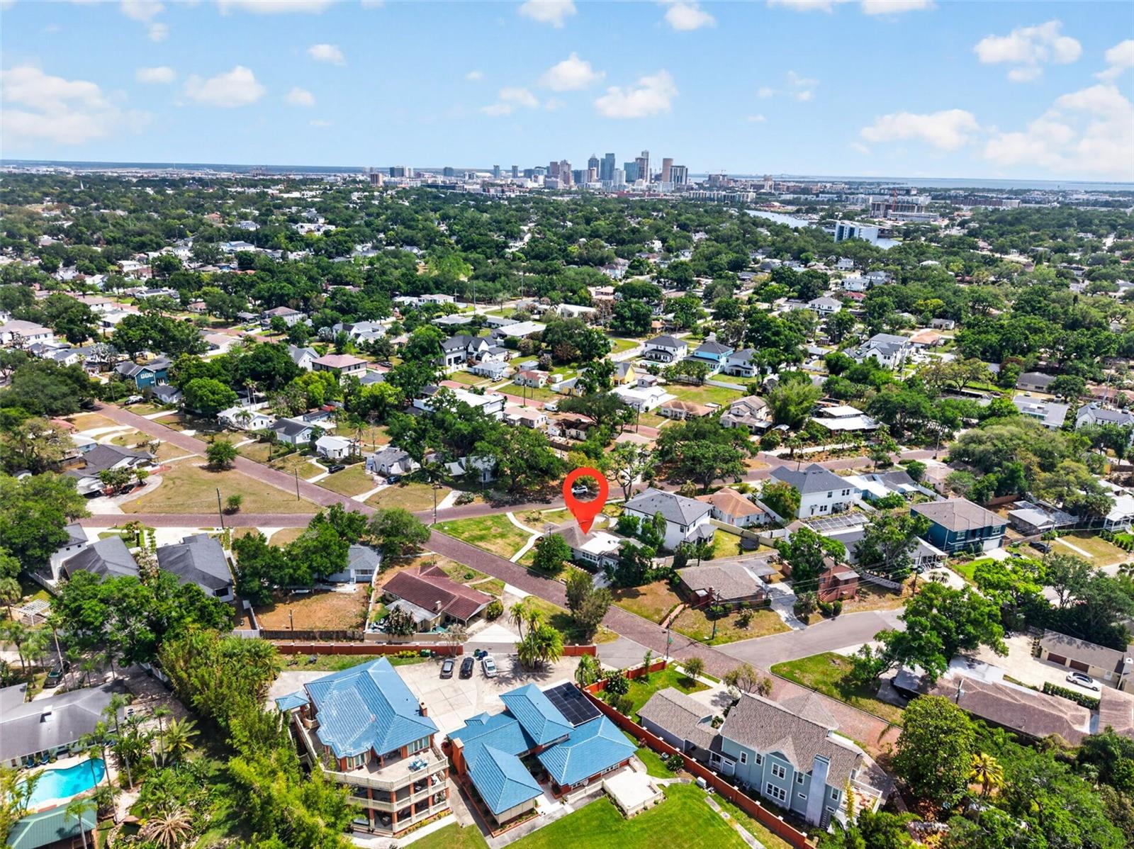 Minutes to Downtown Tampa and Steps to Hillsborough River