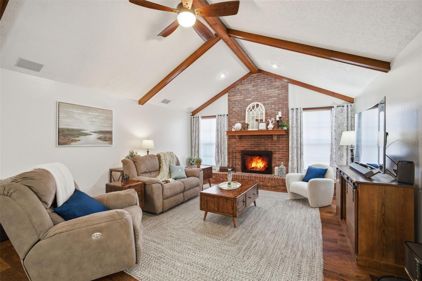 Family Room(virtual staged fireplace)