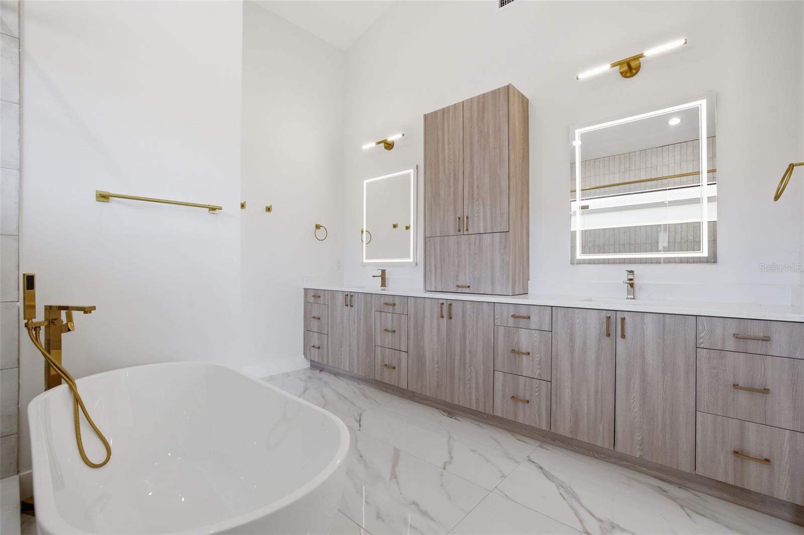 Primary bath with double vanity and plenty of storage