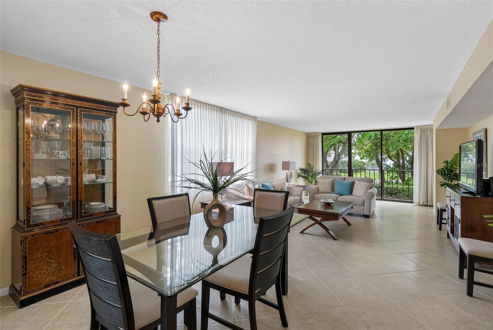 Fully Furnished Condo Extra Large Dining and Living Room