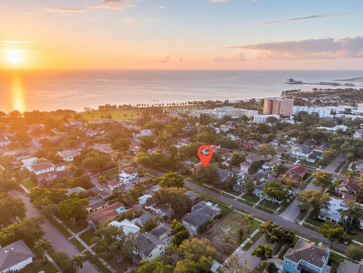 2 blocks from Paradise! Watch the sunrise every morning!