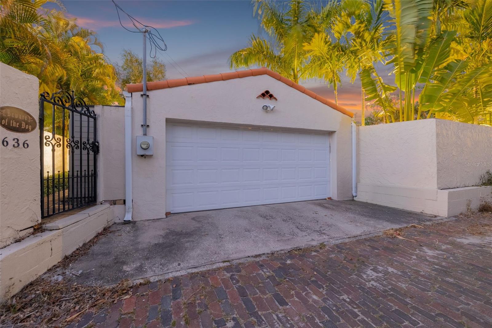 Detached 2 car garage