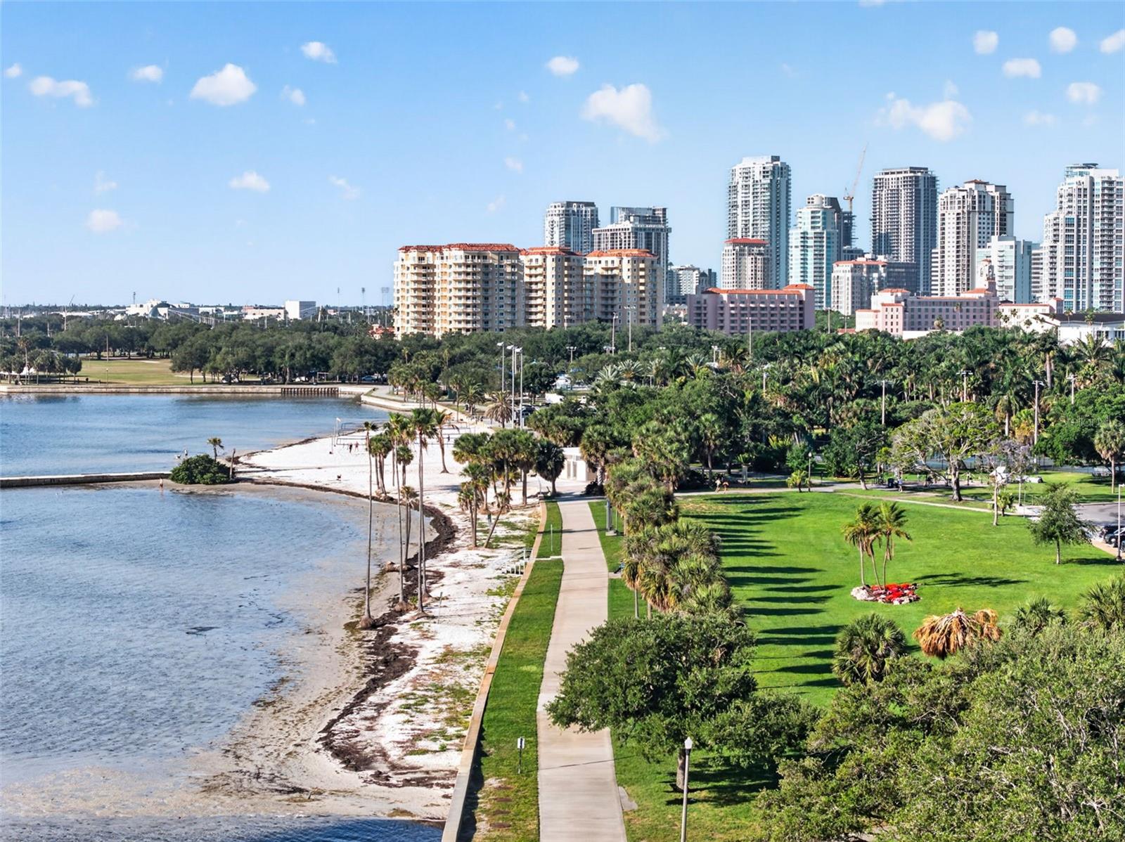 Short stroll to downtown