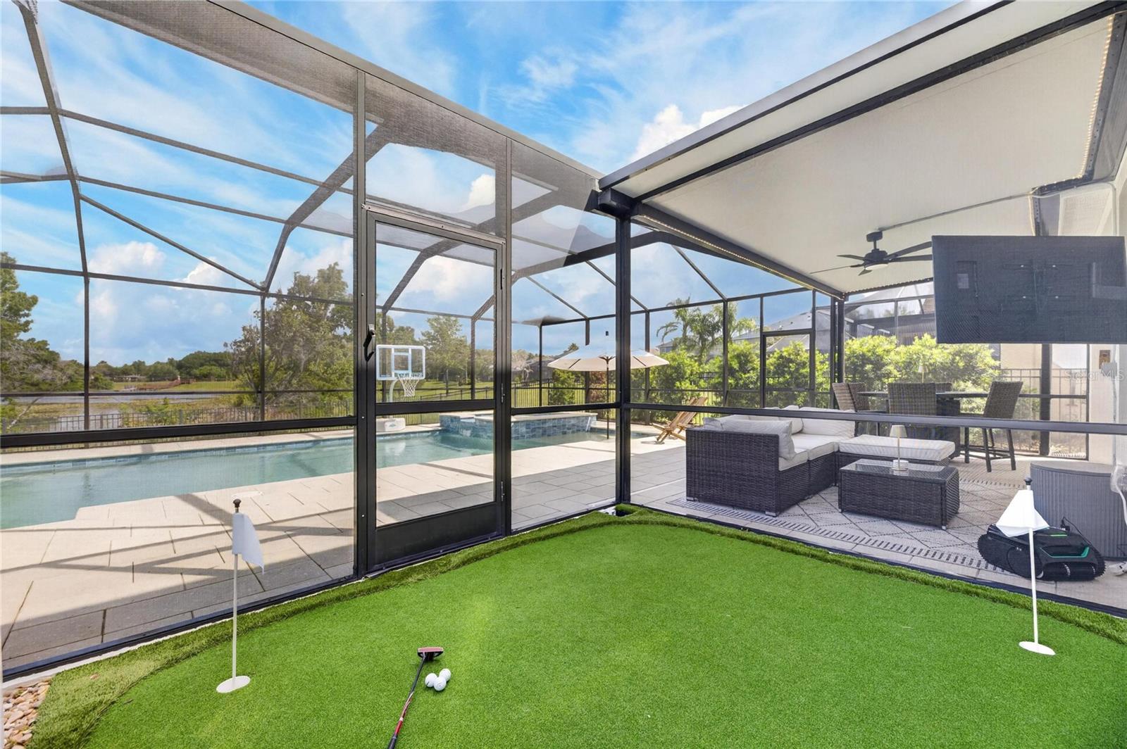 Personal putting green