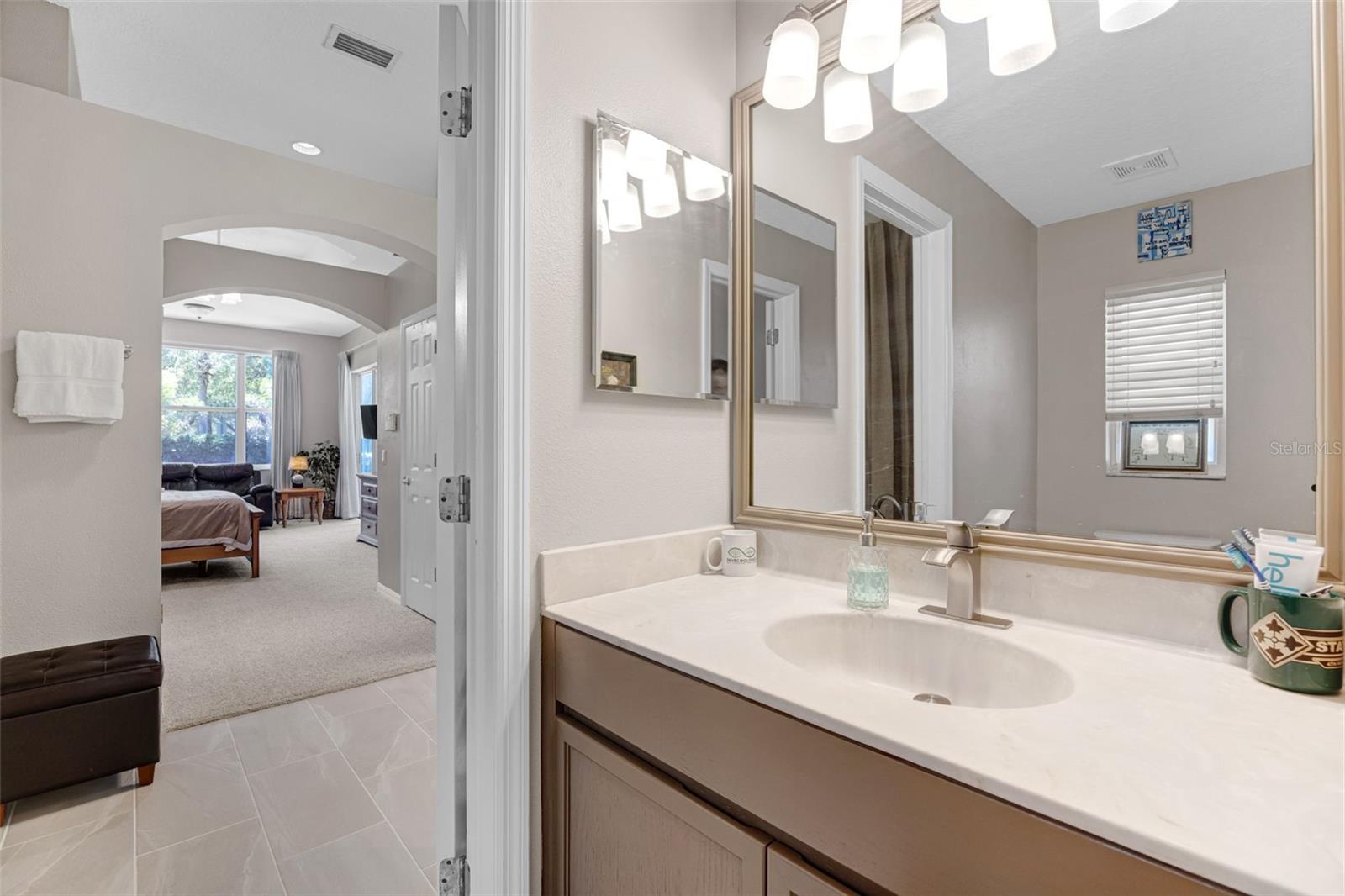 Private water closet features the d=secdou