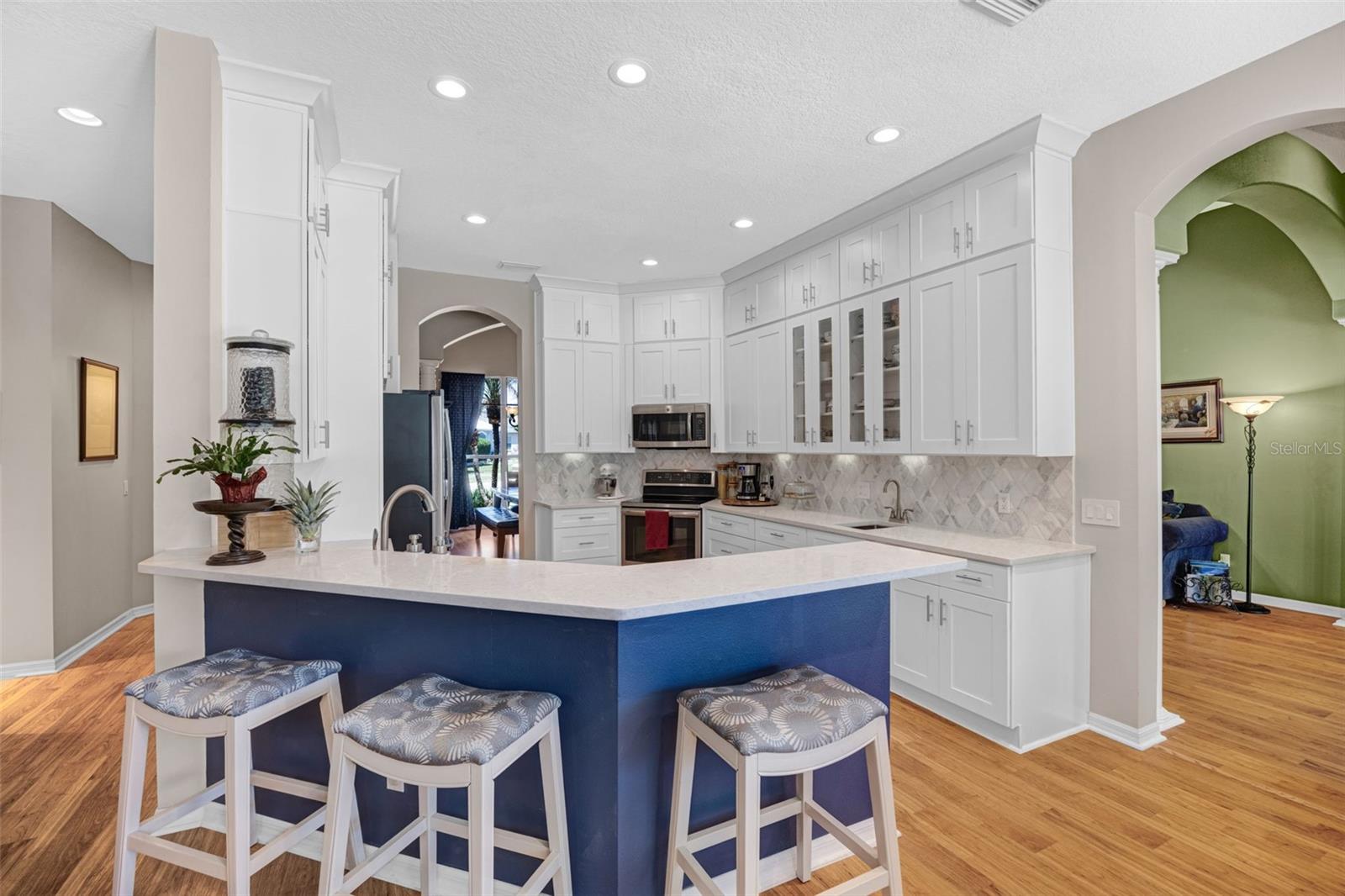 A breakfast bar allows the opportunity for social gatherings