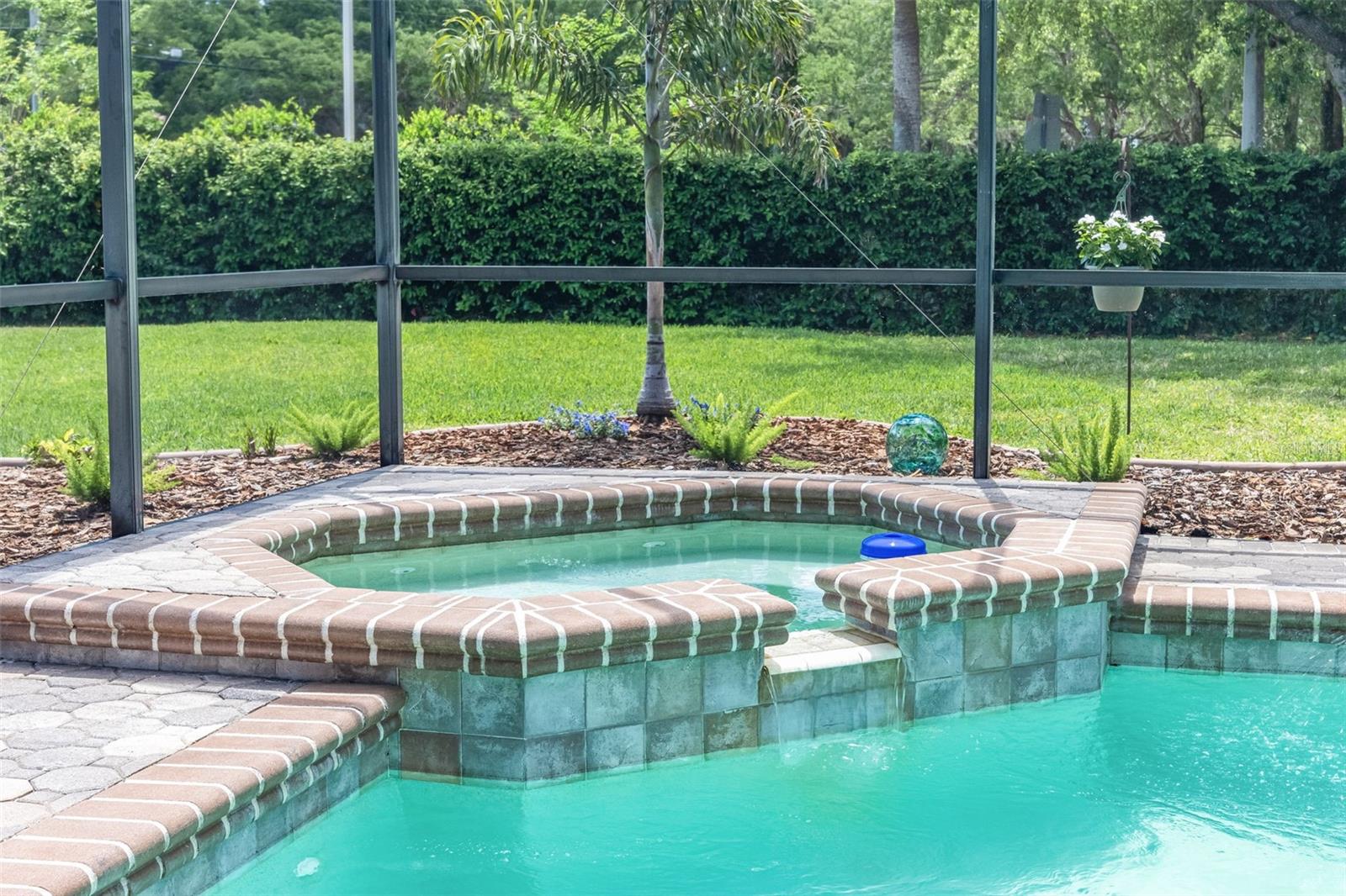 Relax in your jacuzzi year-round!