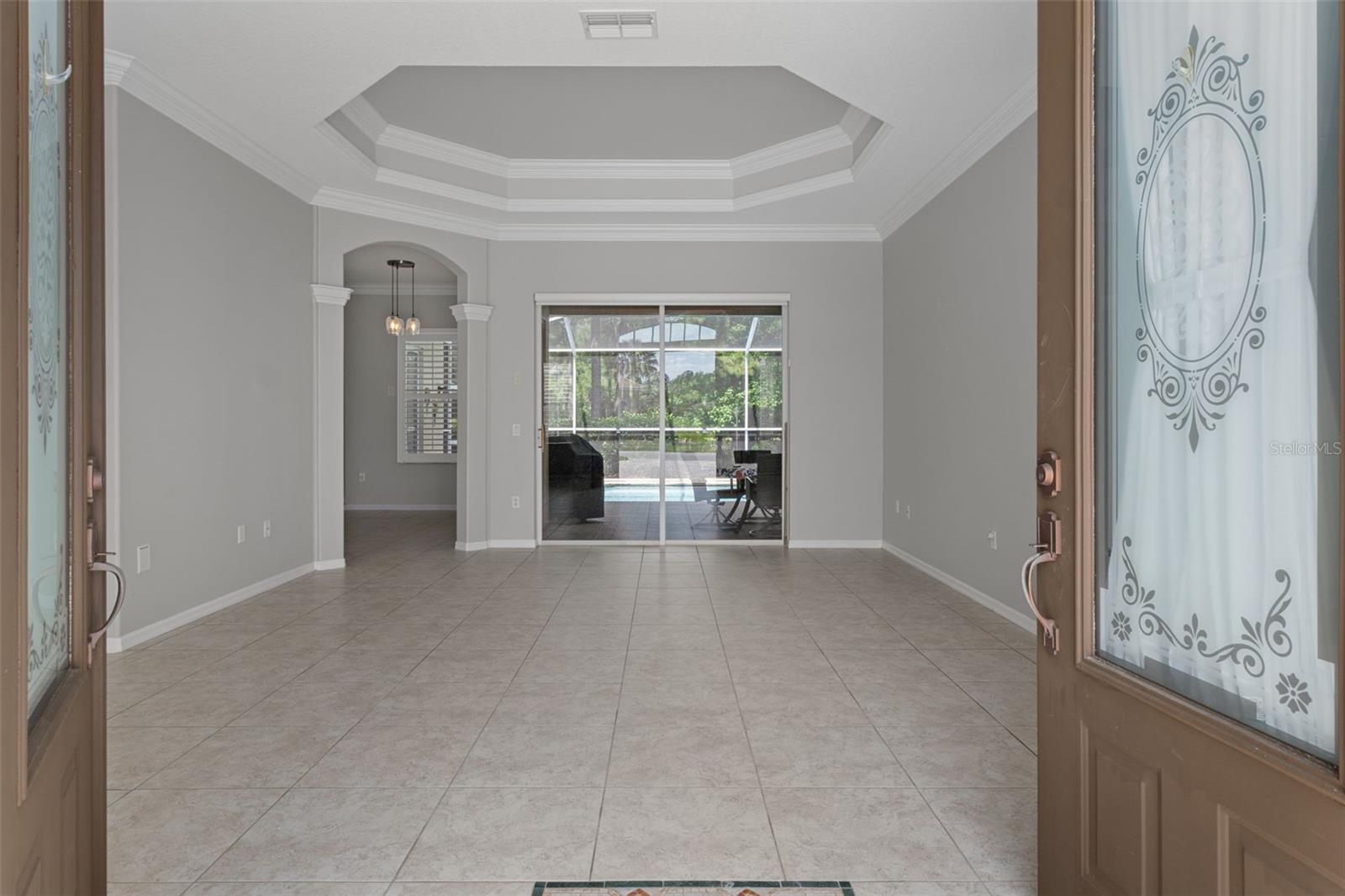 Foyer/Formal Living Rm