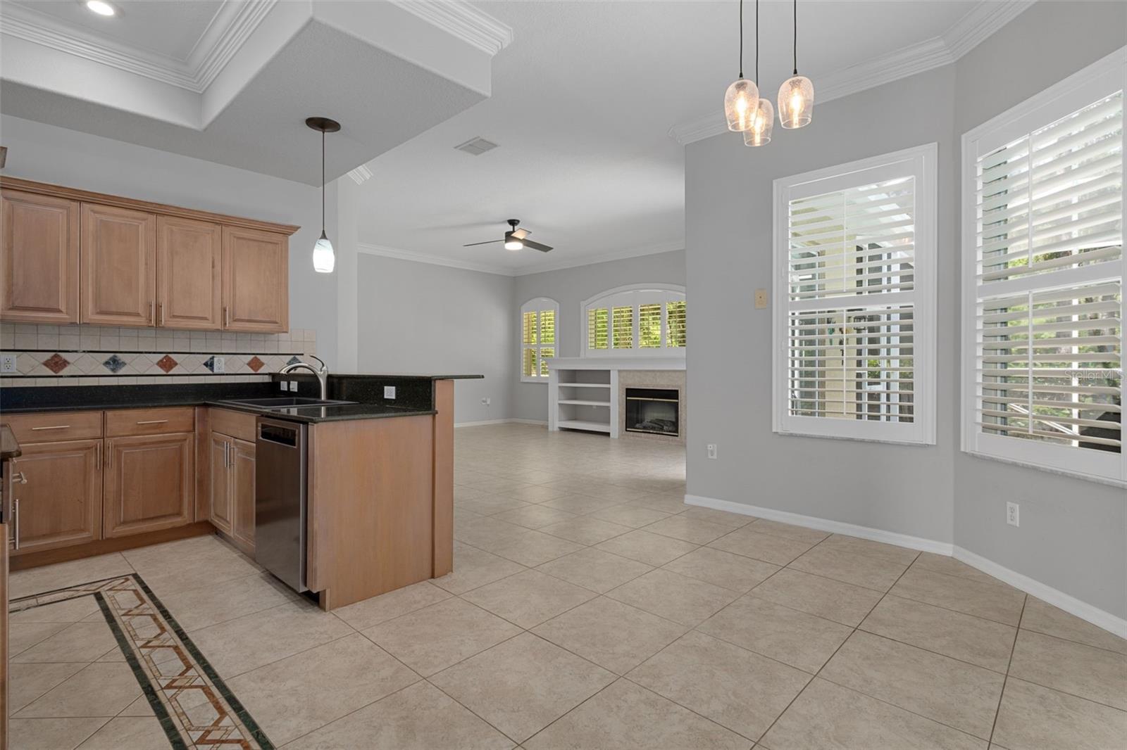 Breakfast/Dining Area