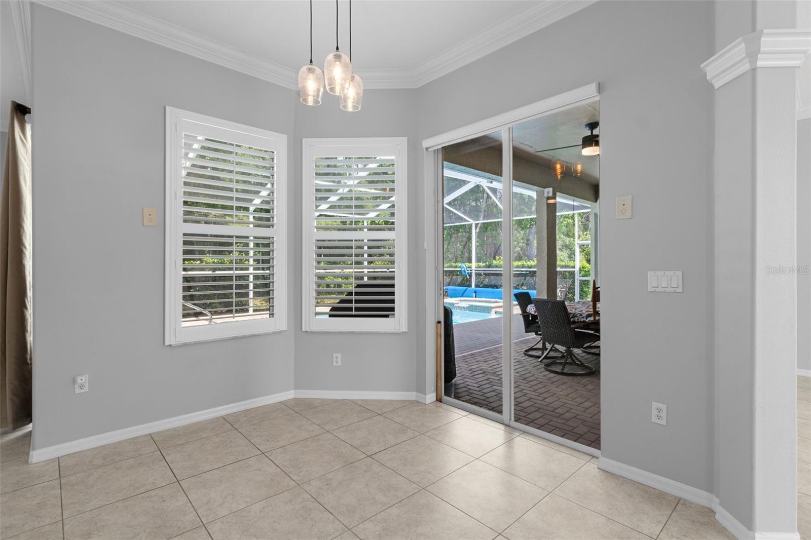 Breakfast/Dining Area