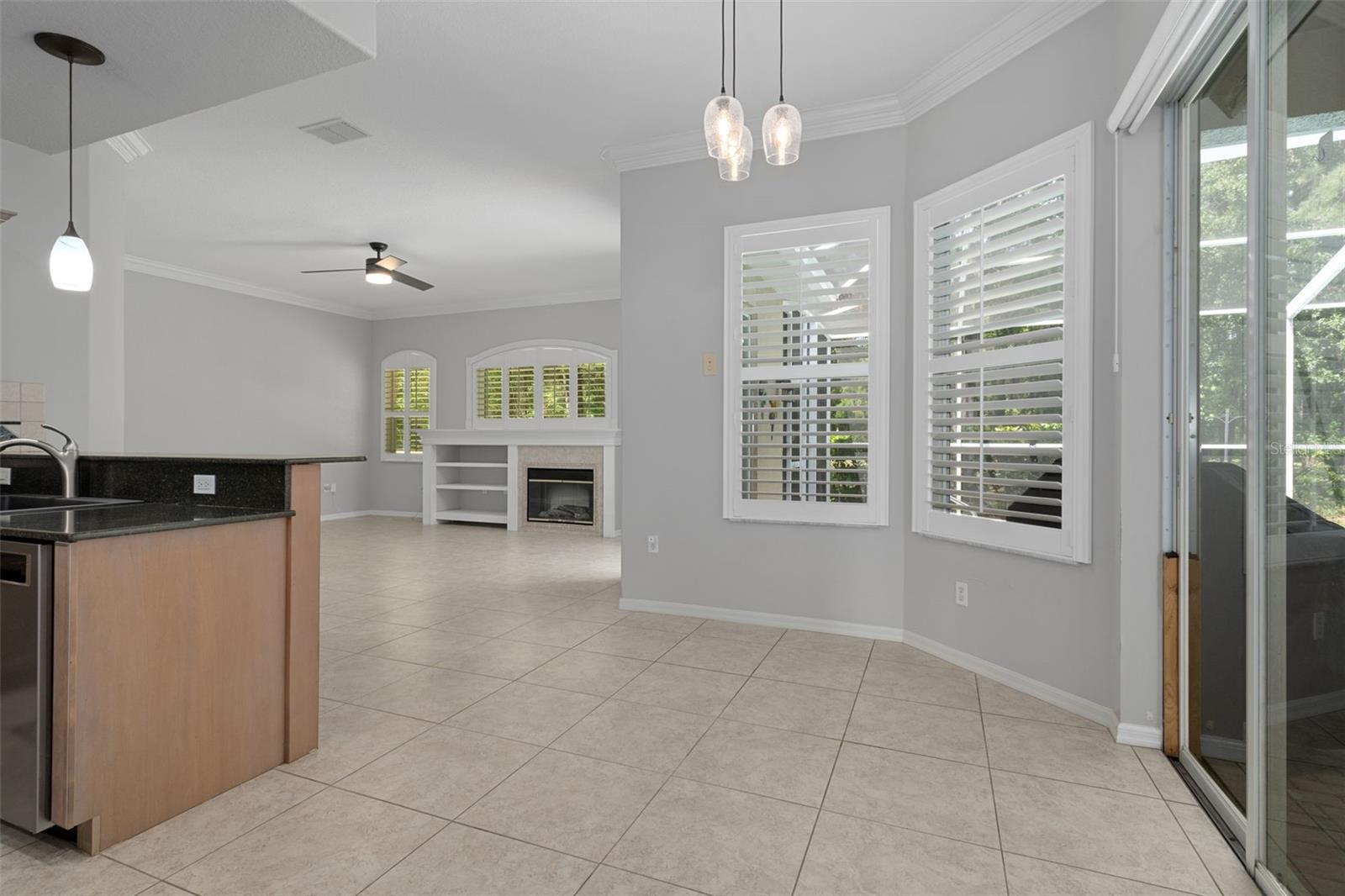 Breakfast/Dining Area