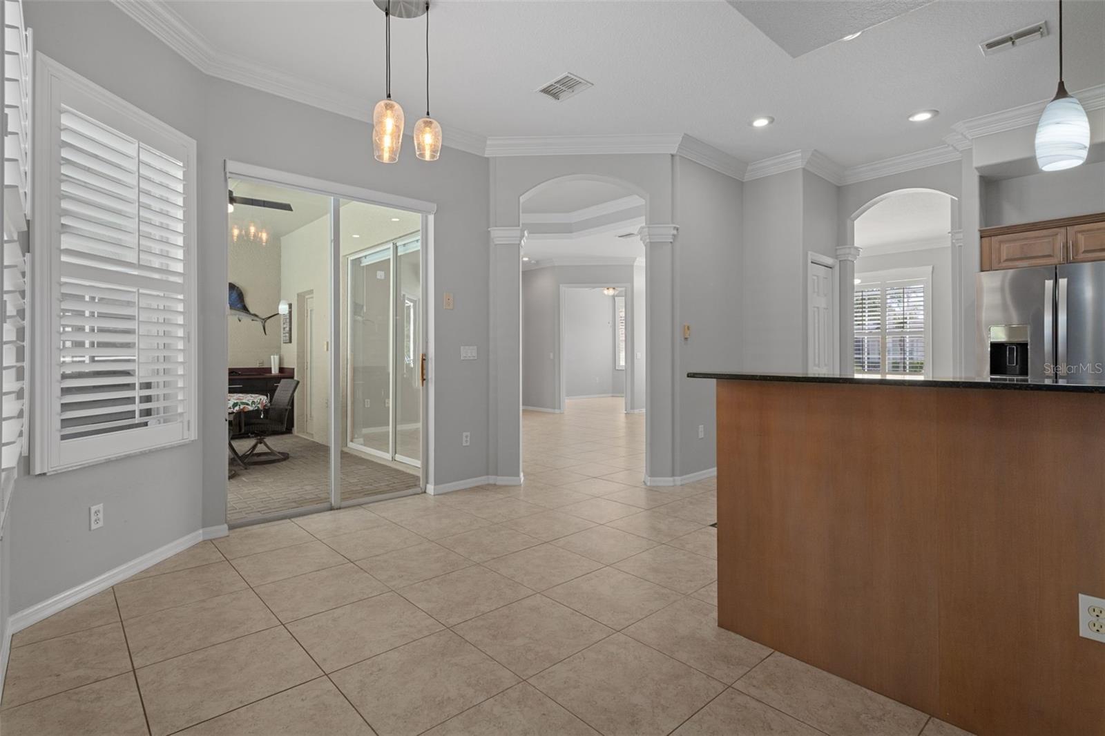 Breakfast/Dining Area