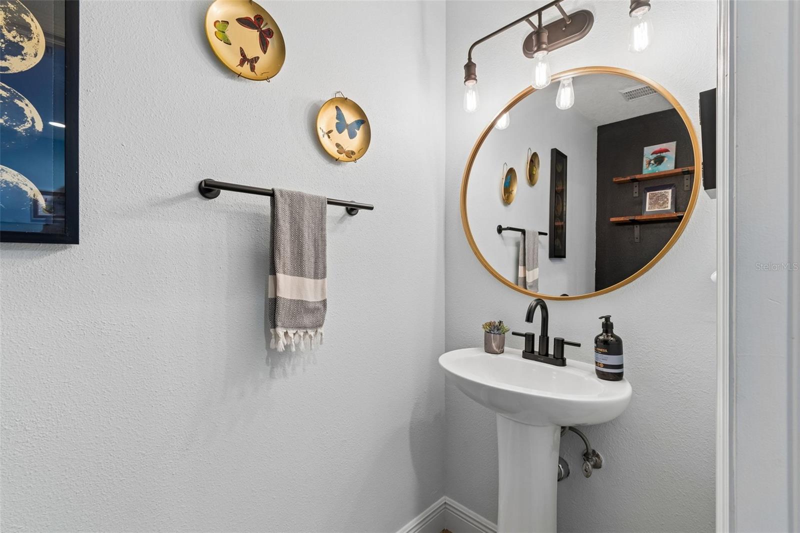 Powder Bath (First Floor)