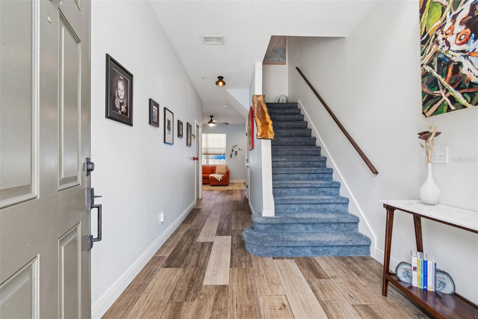 Front Entrance / Foyer