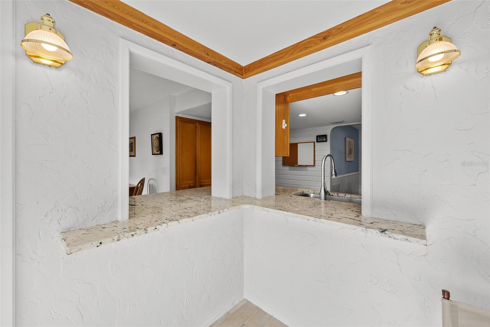 Lanai/Kitchen passthrough