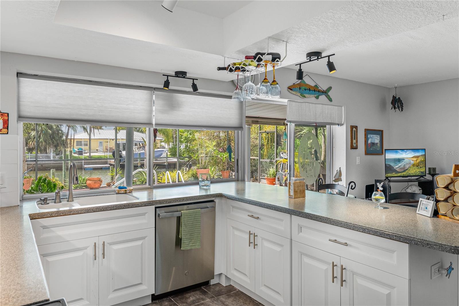 CORIAN counter tops, NEW APPLIANCES and NEW Cabinets