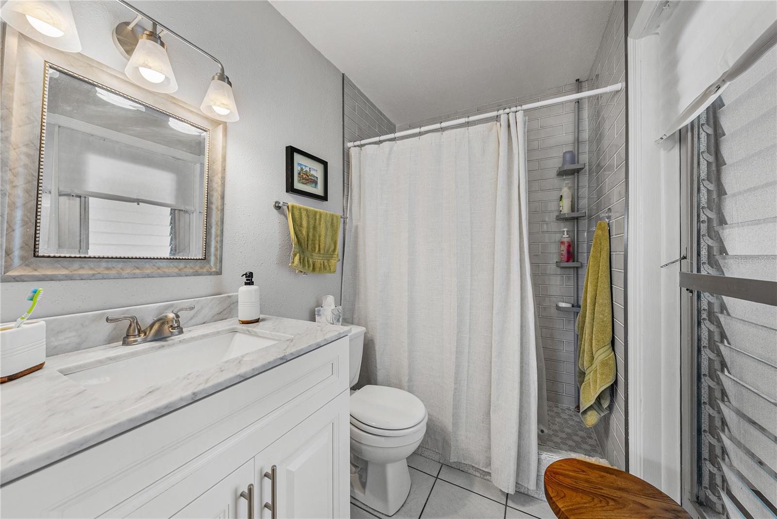 BEAUTIFUL remodeled MASTER Bath with POOL Access