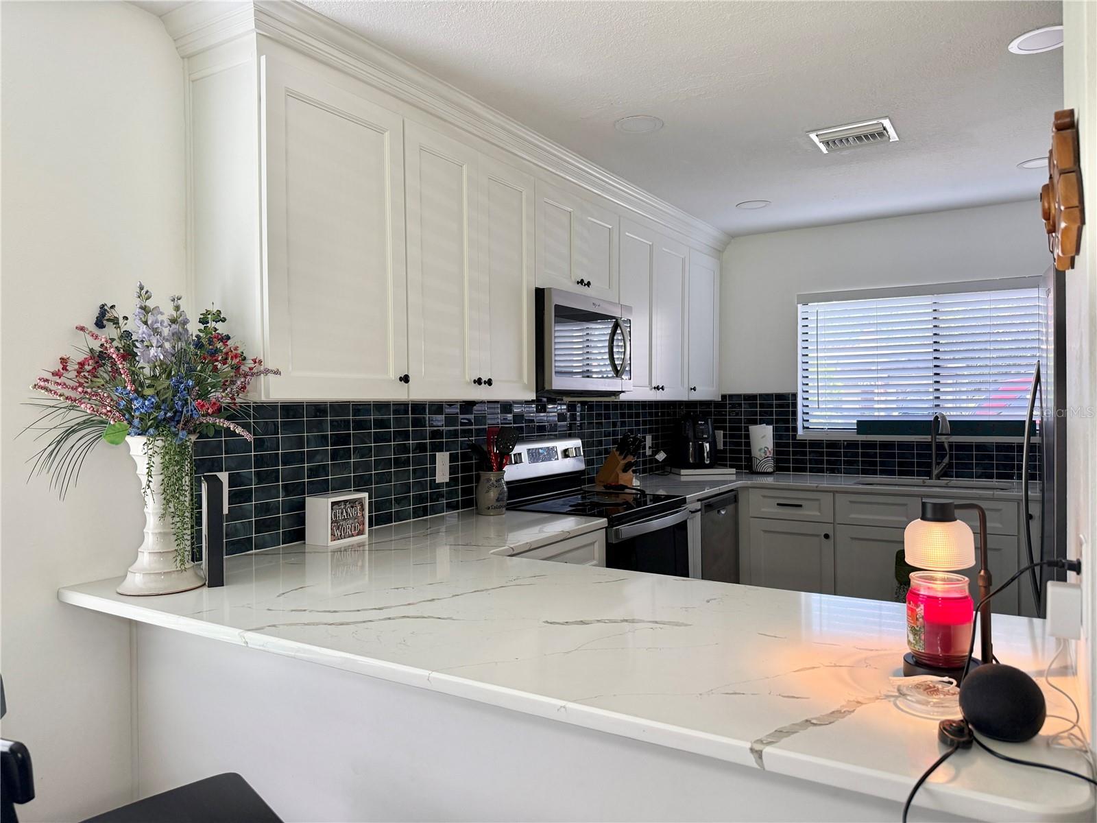 Kitchen - Pass Thru / Breakfast Bar