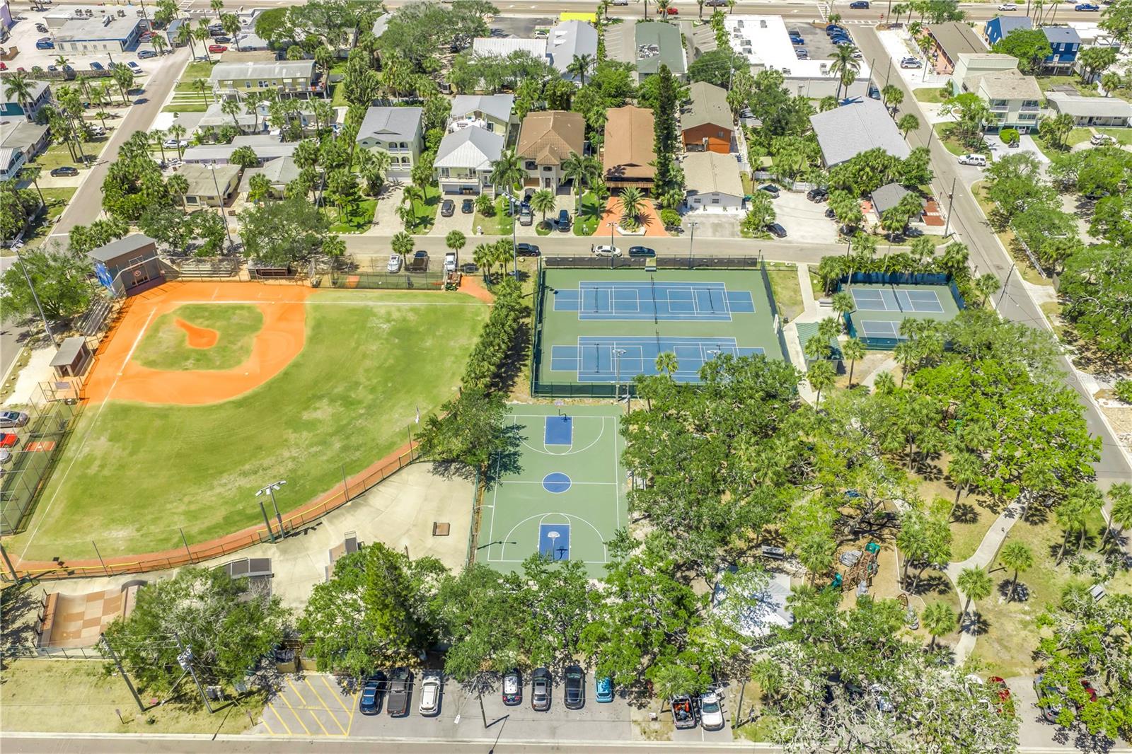 Kolb ParkDetails:?? Address: 1507 Bay Palm Blvd, Indian Rocks Beach? Has a baseball/softball field?? Also includes:PlaygroundTennis courtsBasketball courtsOpen green space??? Located just off Gulf Blvd on the intracoastal side
