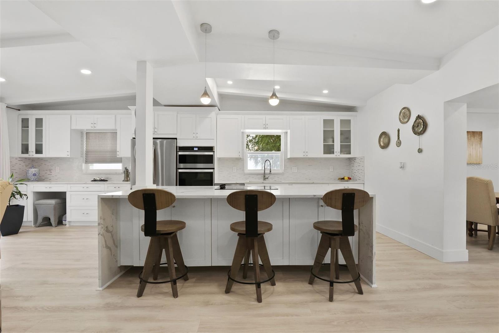 Kitchen-Island Seating & Storage