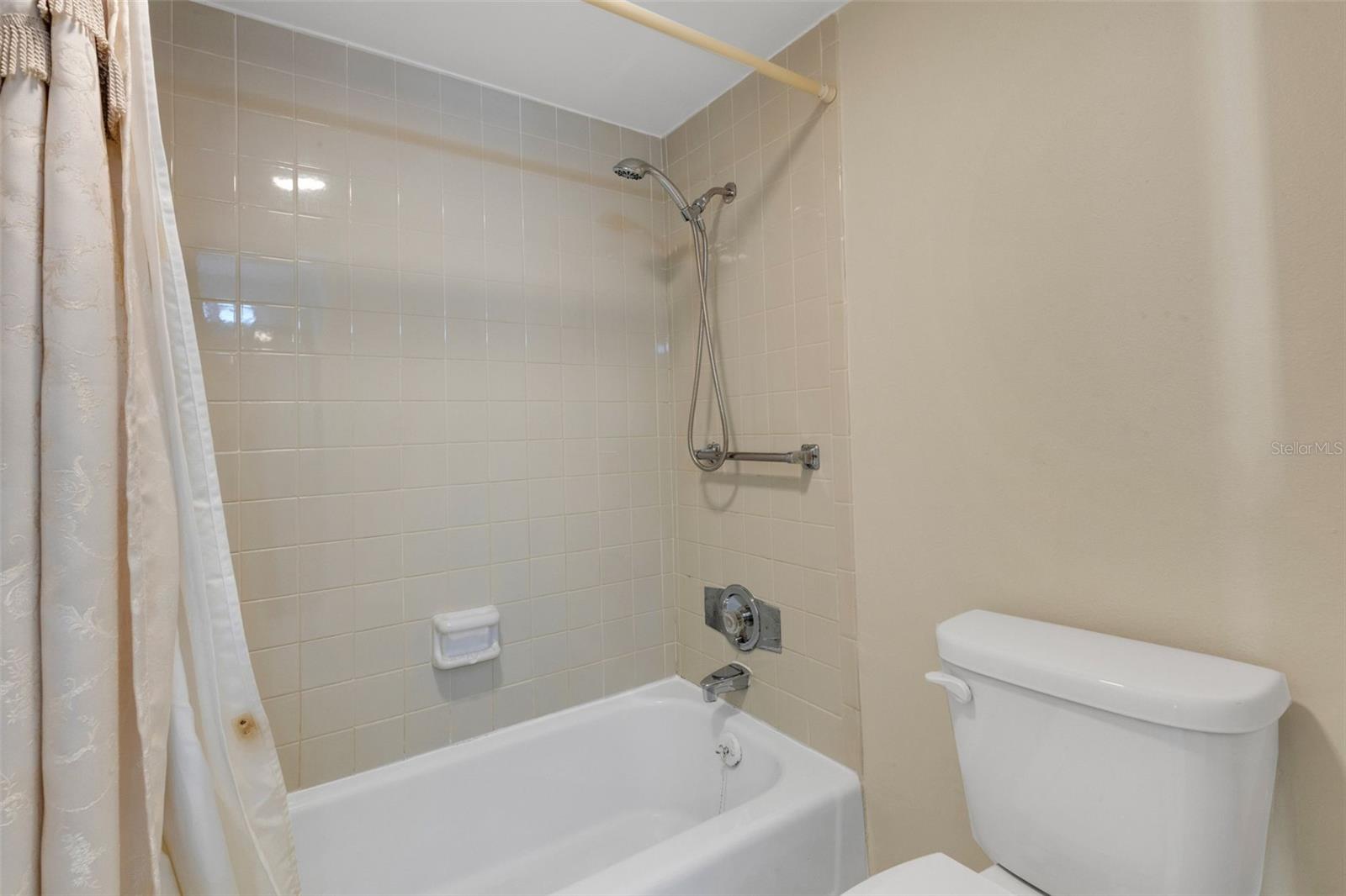 shower/tub combination