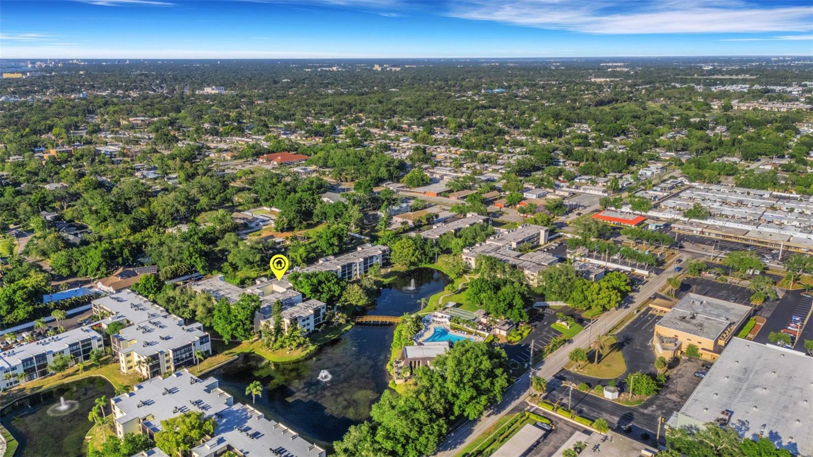 Near shopping, Publix, restaurants
