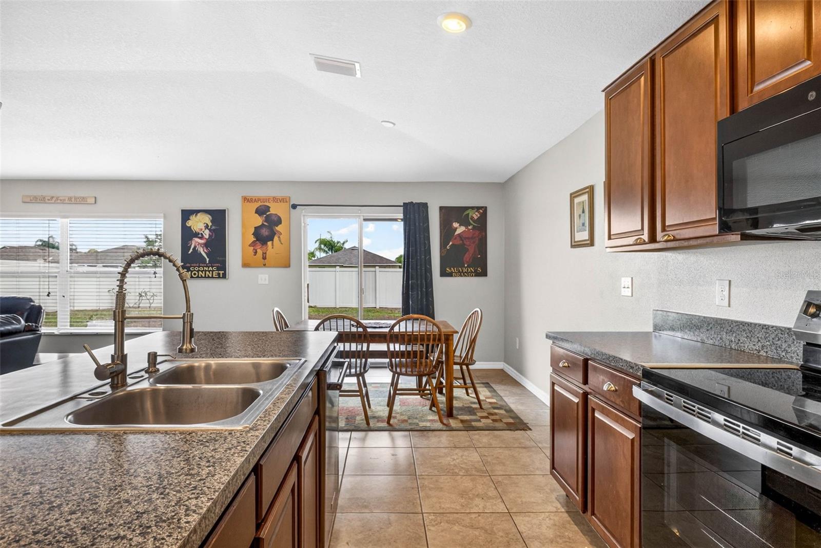 Kitchen/Dining room combination convenient for family meals