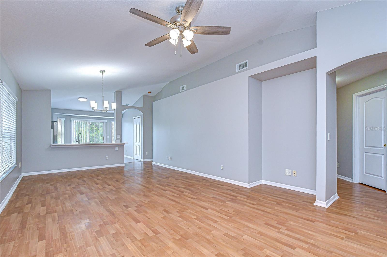 largeDinning/family room combo