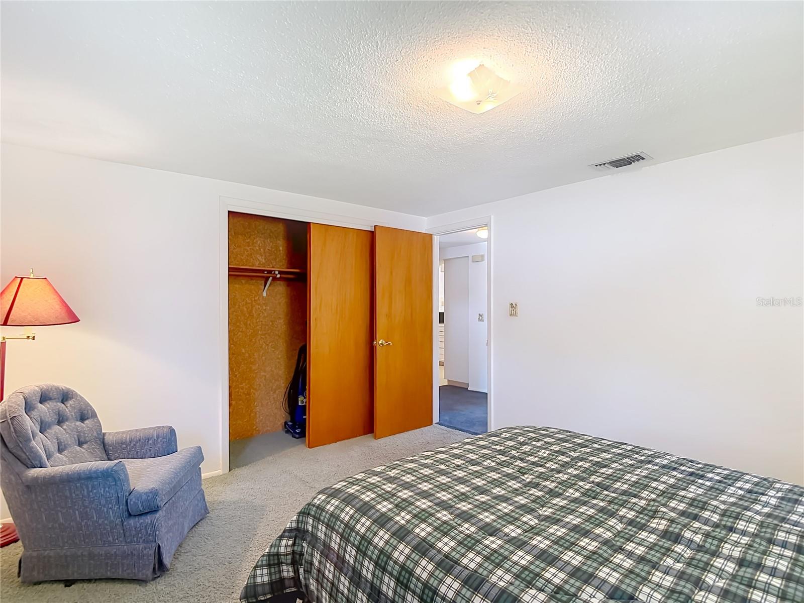 TB8497889