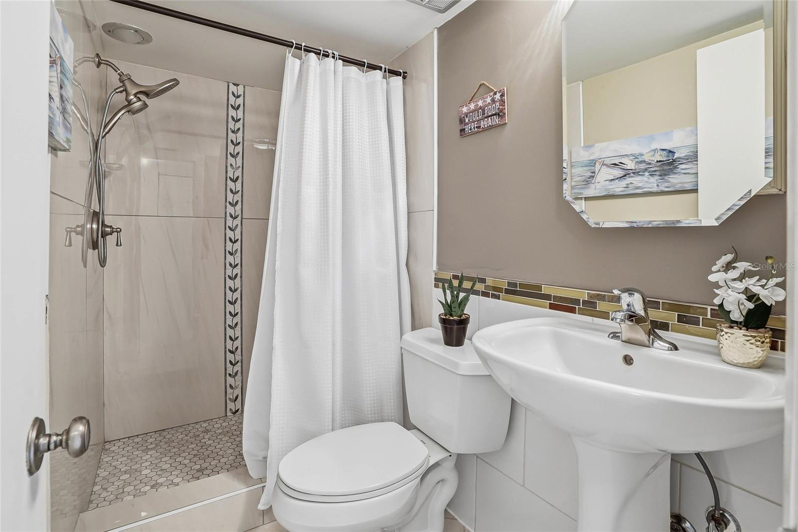 Hall bathroom adjacent to the second bedroom.