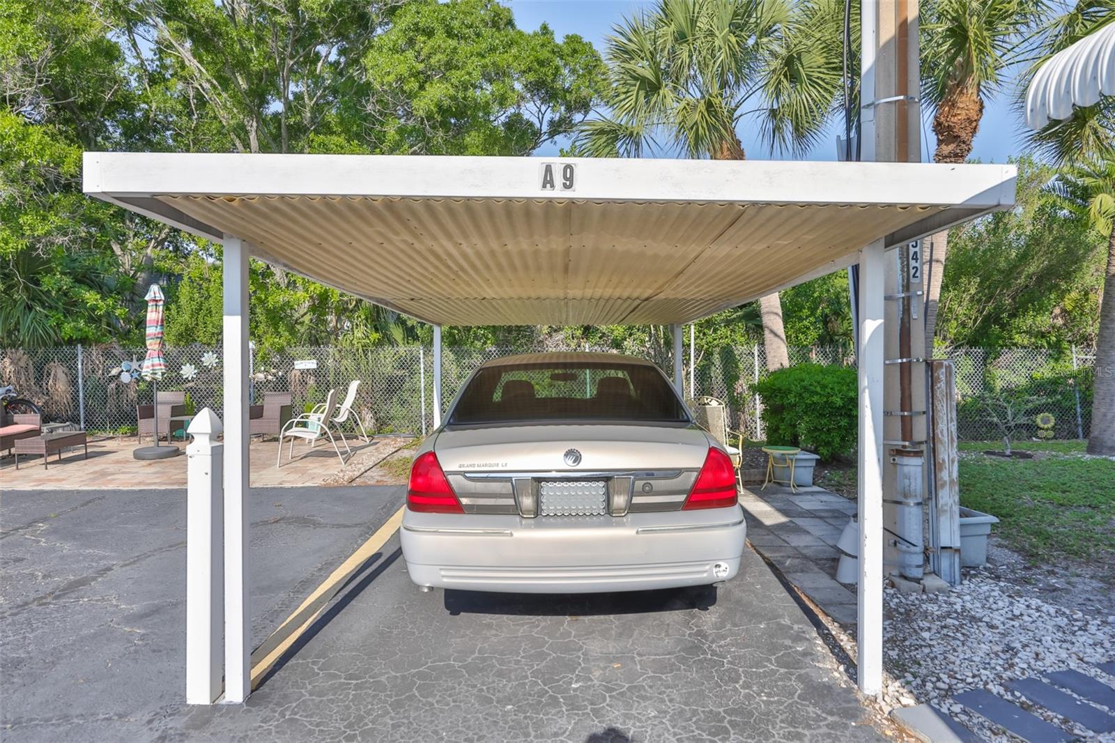 PRIVATE Carport
