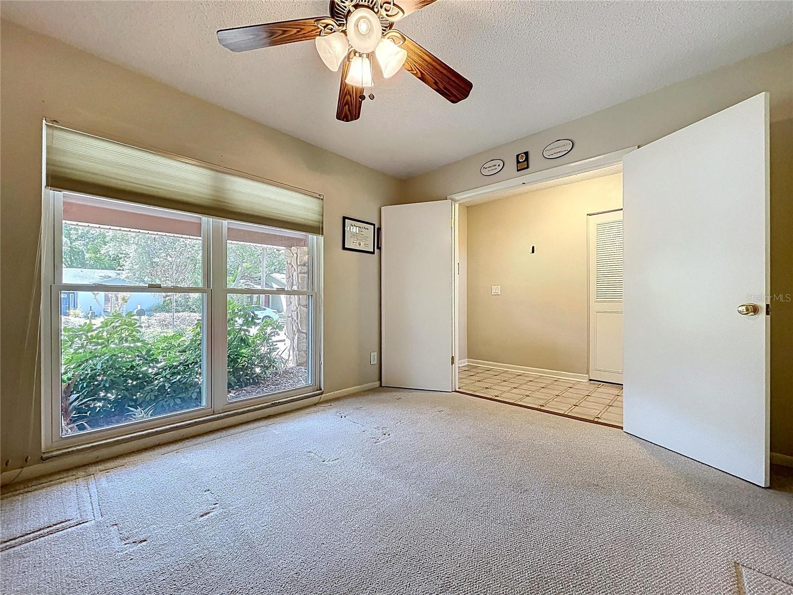 Excellent sunlight over looking the front yard