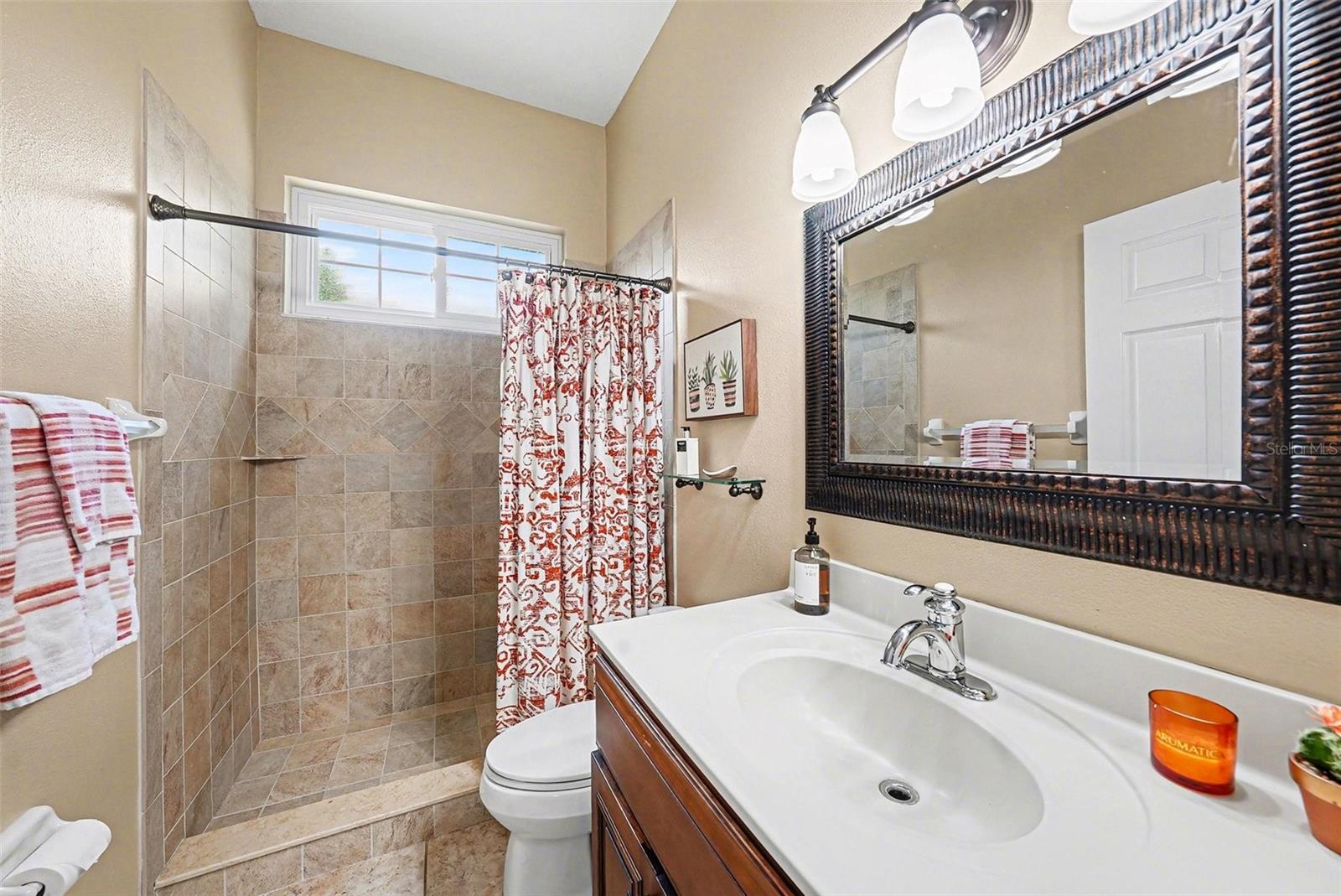 Full bathroom 3