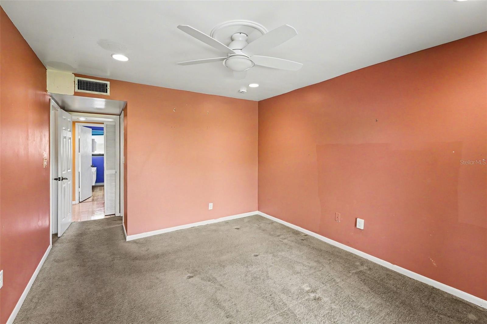 Master Bedroom towards En Suite