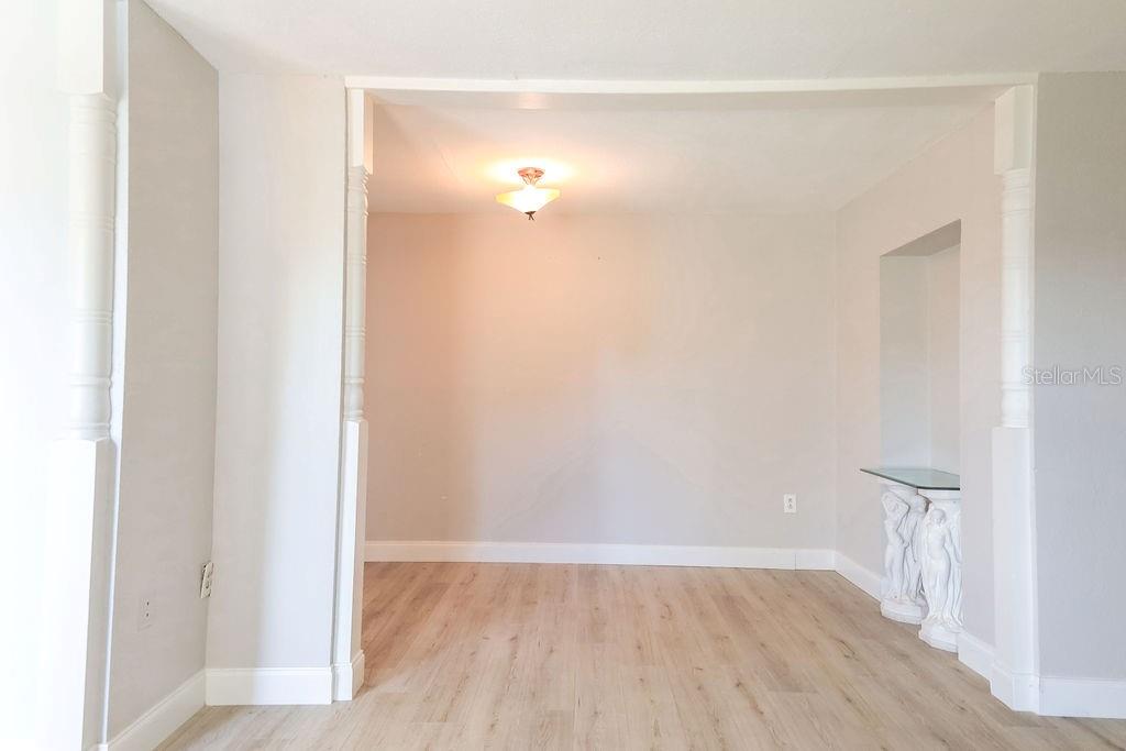 Alternative view of the Pass-throuh room