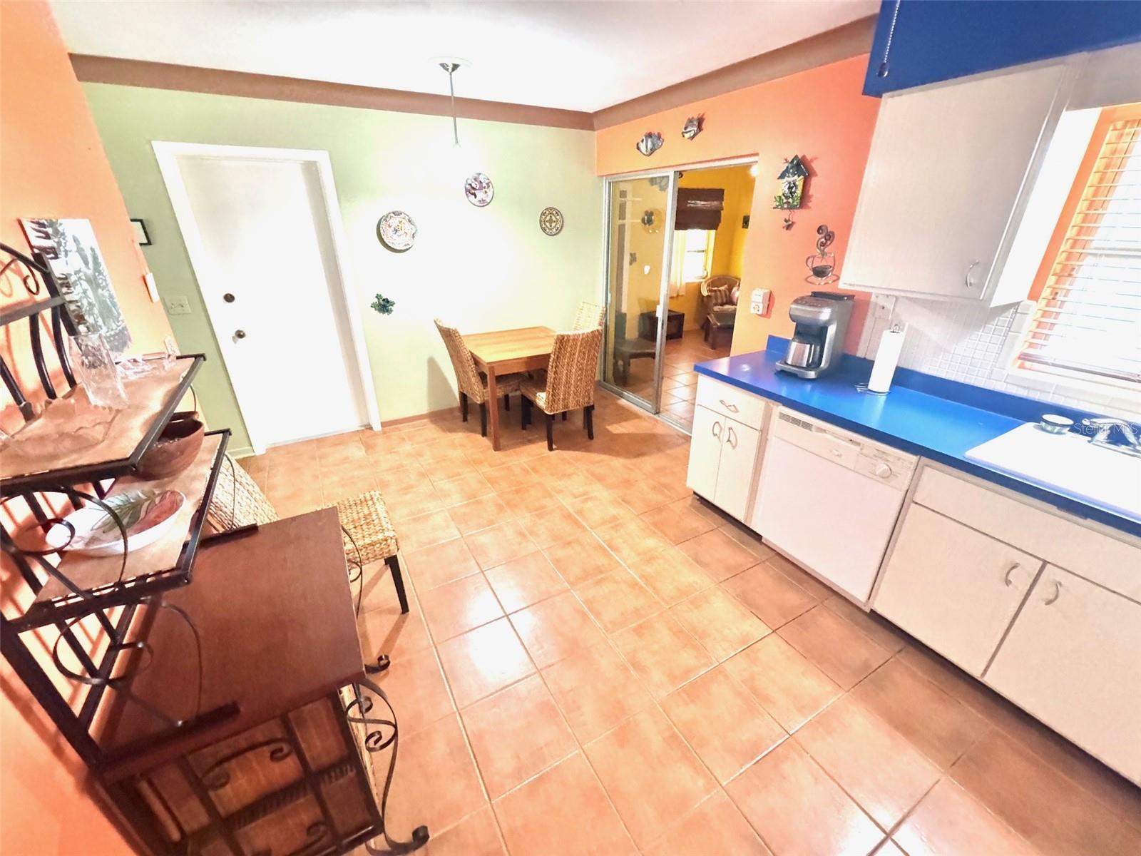 Eating space in kitchen