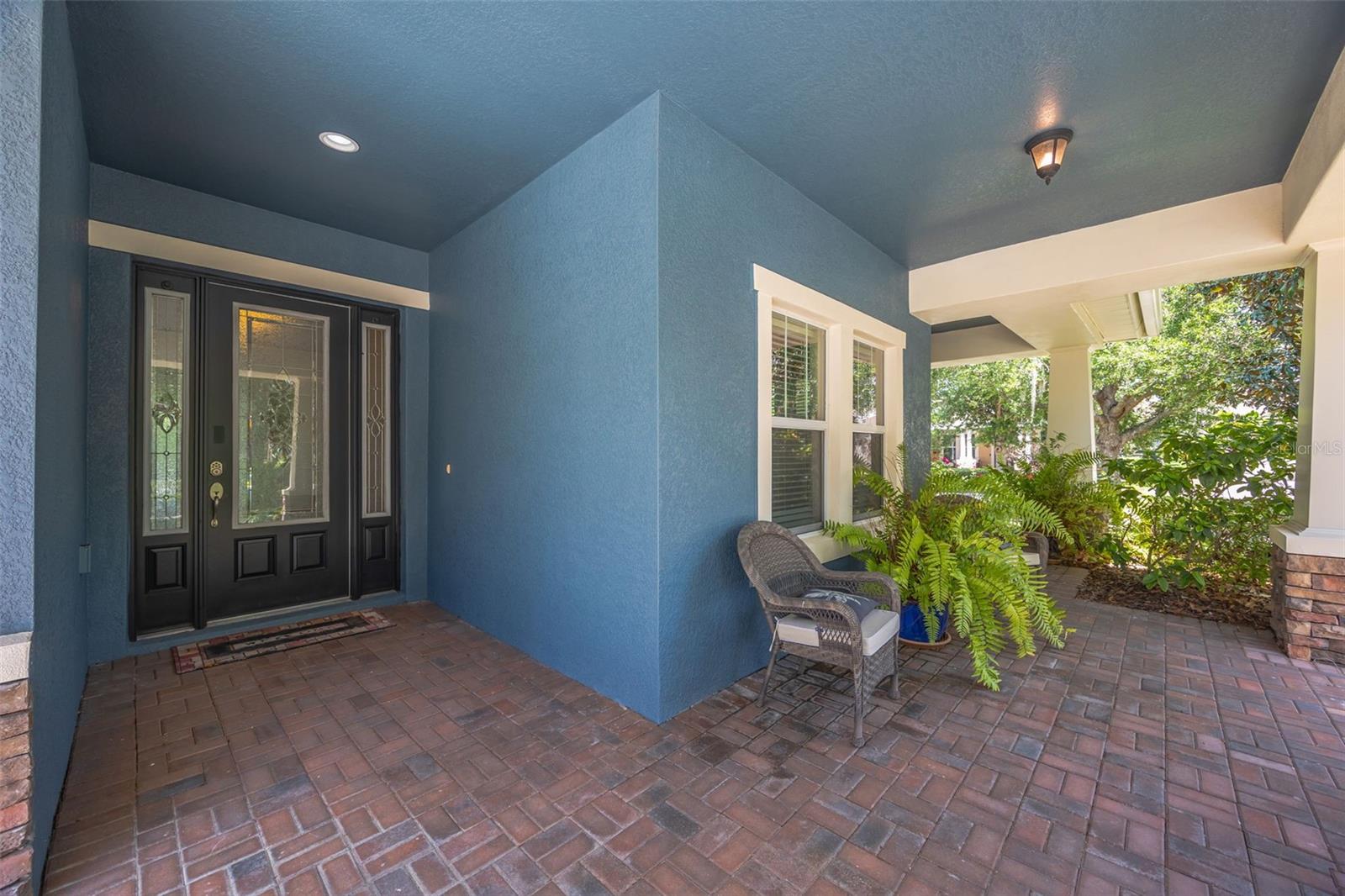 Beautiful Pavered Bungalow Front/Wrap Around Porch!